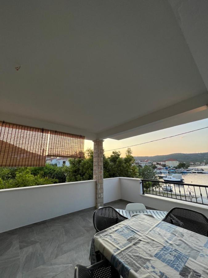 Apartmani Tamaris Vinišće Esterno foto