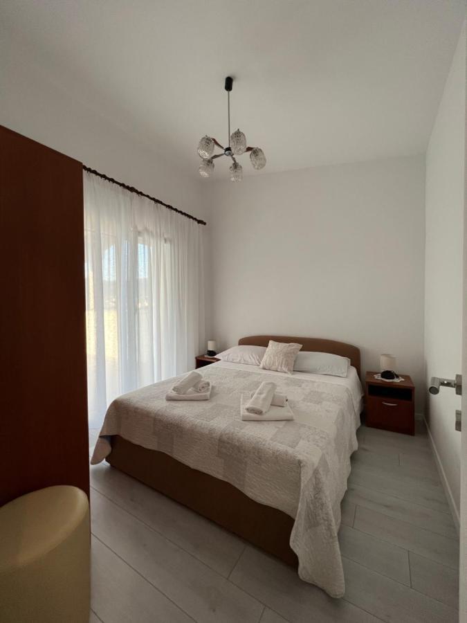 Apartmani Tamaris Vinišće Esterno foto