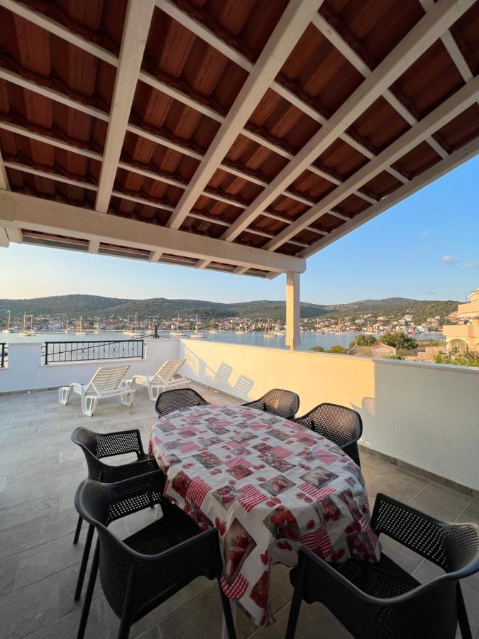 Apartmani Tamaris Vinišće Esterno foto